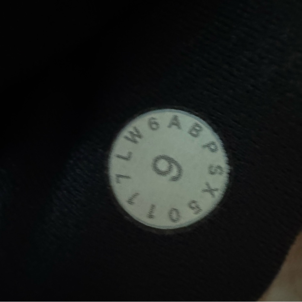 Lululemon Women's Black and Gray Athletic Leggings size 6 - Picture 5 of 7